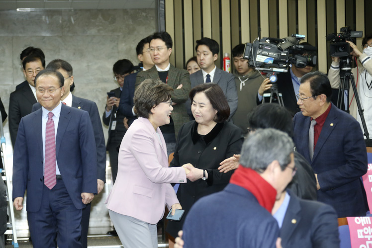 제목 노출 영역입니다 이미지