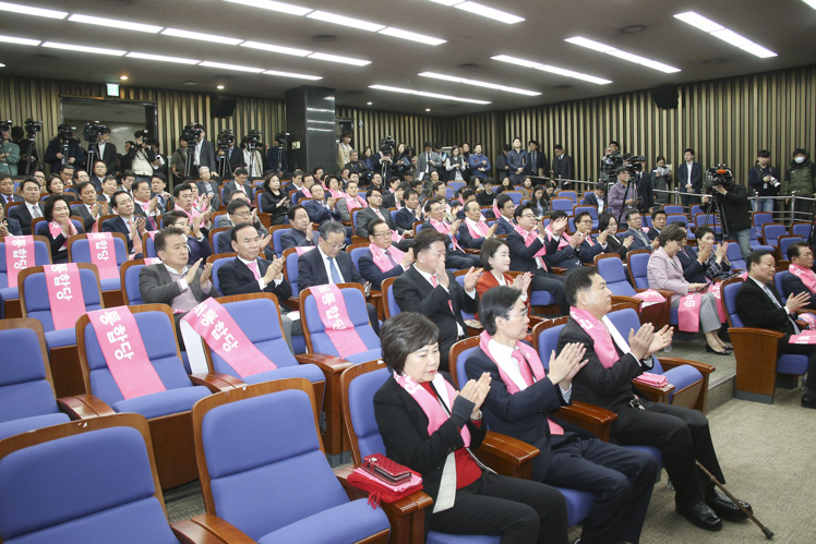 제목 노출 영역입니다 이미지