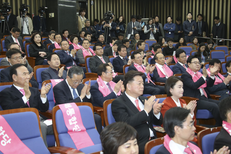 제목 노출 영역입니다 이미지