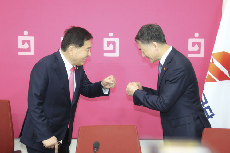 제목 노출 영역입니다 이미지