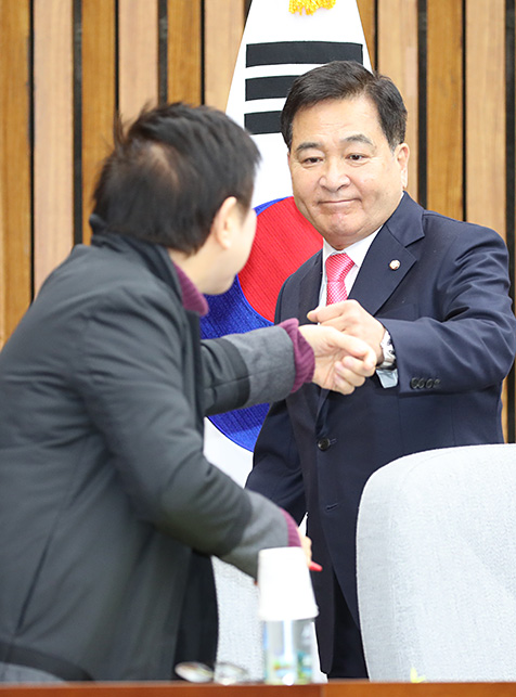 제목 노출 영역입니다 이미지
