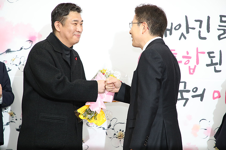 제목 노출 영역입니다 이미지