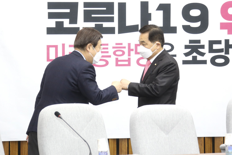 제목 노출 영역입니다 이미지