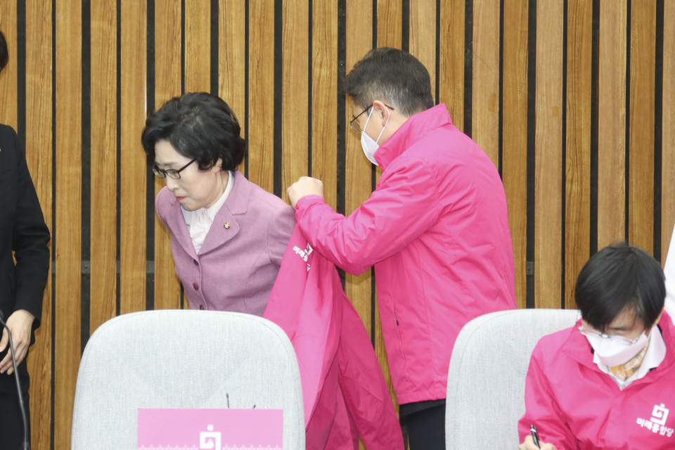 제목 노출 영역입니다 이미지
