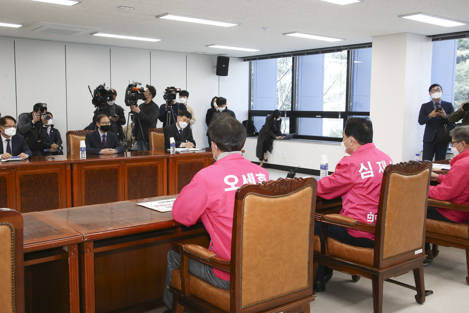 제목 노출 영역입니다 이미지