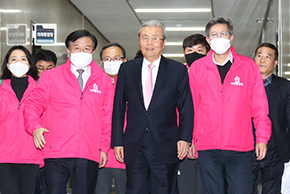 김종인 총괄선대위원장, 비상경제대책 기자회견