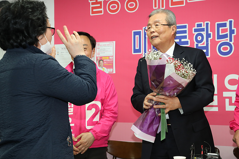 제목 노출 영역입니다 이미지
