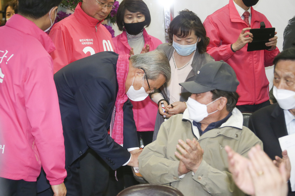 제목 노출 영역입니다 이미지