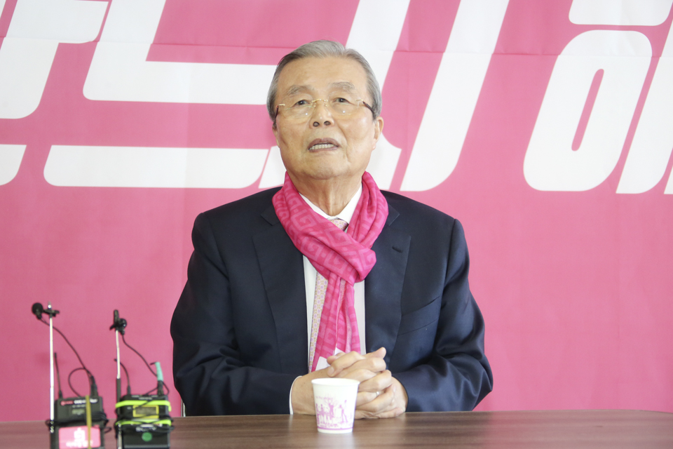 제목 노출 영역입니다 이미지