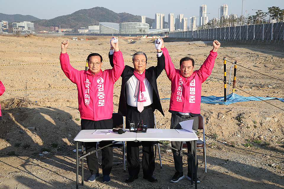 제목 노출 영역입니다 이미지