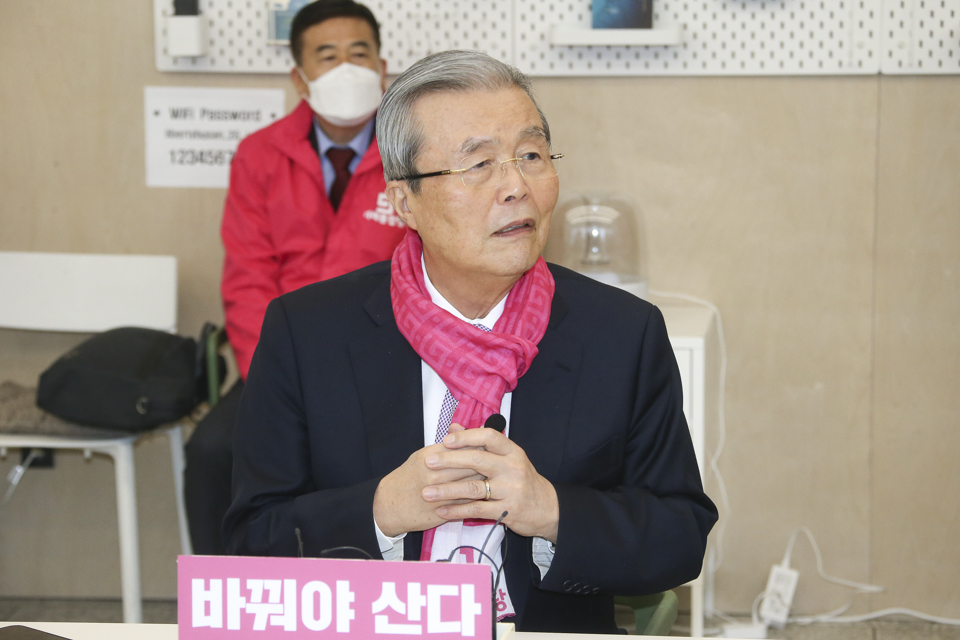 제목 노출 영역입니다 이미지