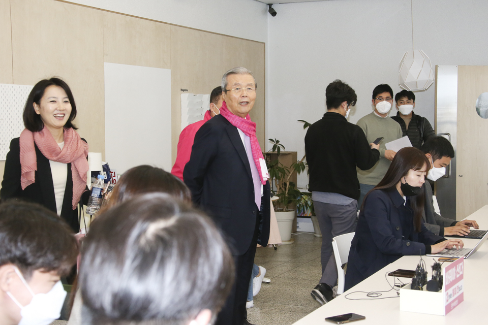 제목 노출 영역입니다 이미지