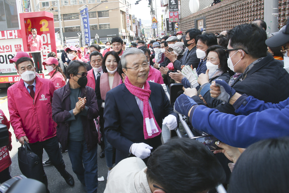 제목 노출 영역입니다 이미지