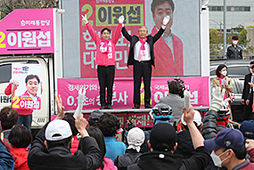 '72시간 투혼 유세'선거 11일차 - 경기 용인갑·을 후보 지원 유세