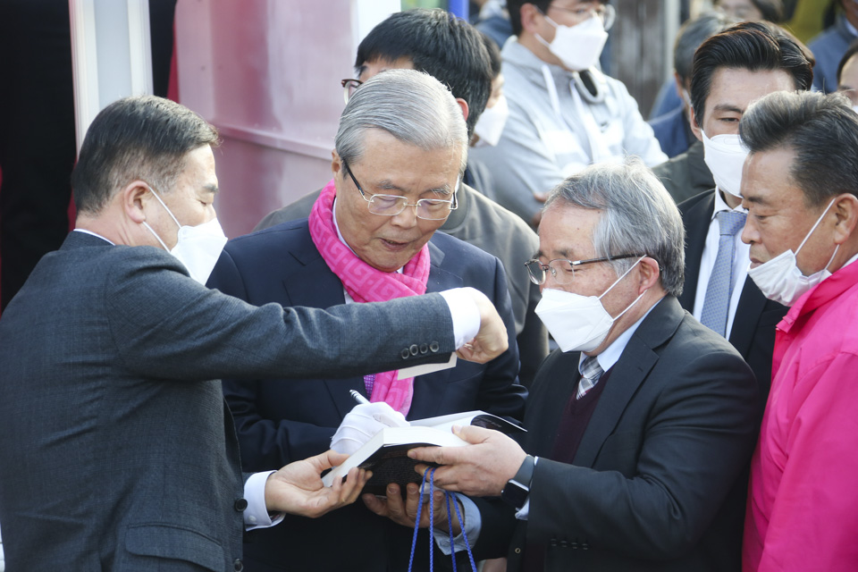 제목 노출 영역입니다 이미지