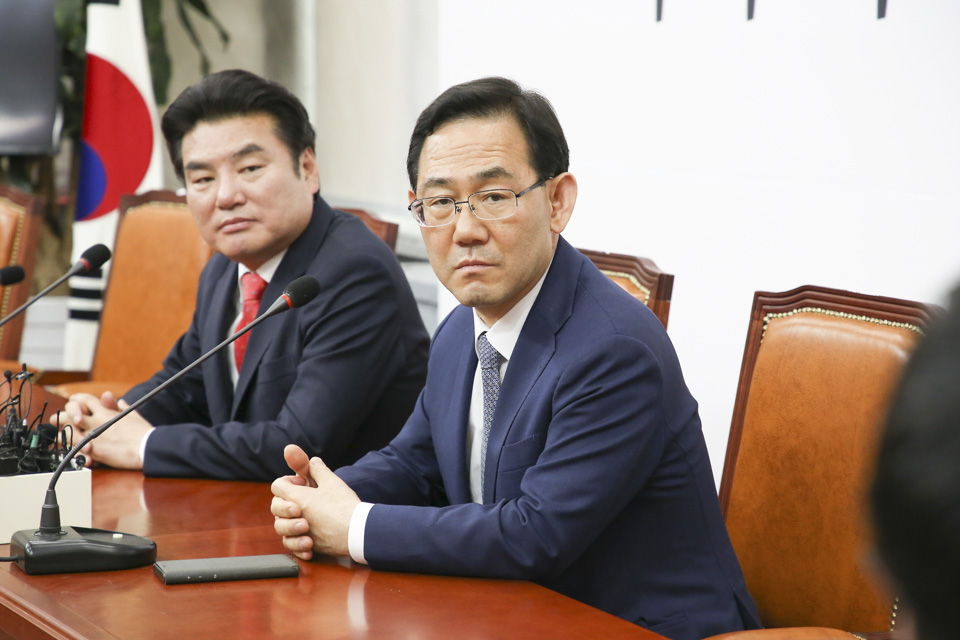 제목 노출 영역입니다 이미지