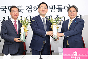 주호영 원내대표, 강기정 청와대 정무수석 접견