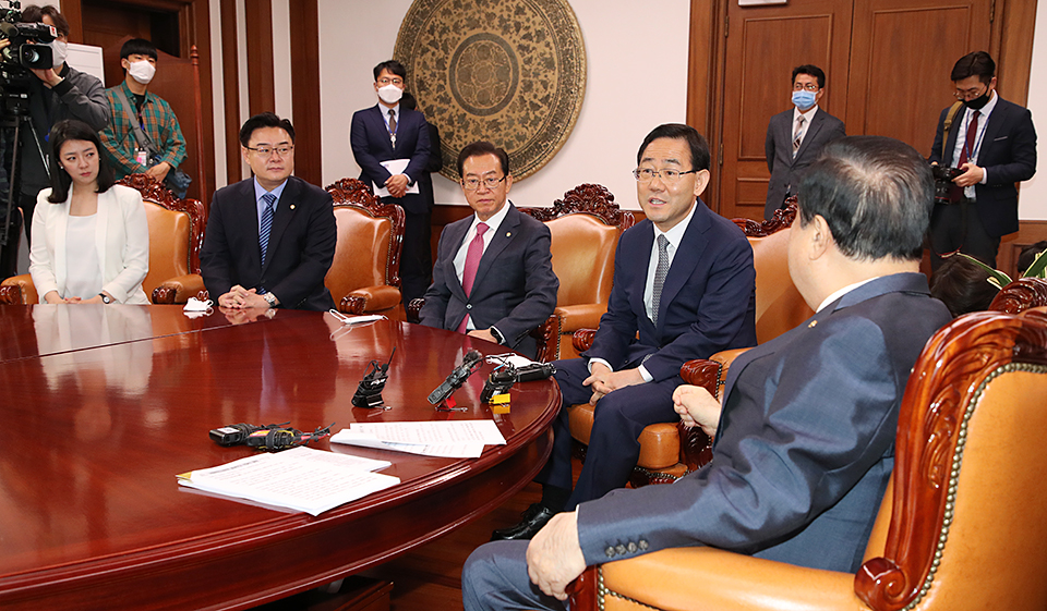 제목 노출 영역입니다 이미지