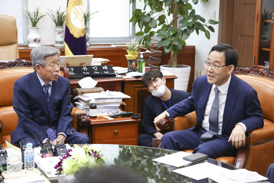 제목 노출 영역입니다 이미지