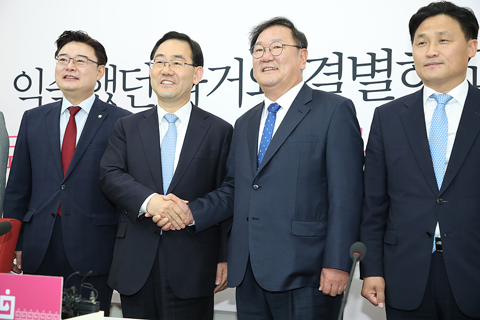 제목 노출 영역입니다 이미지