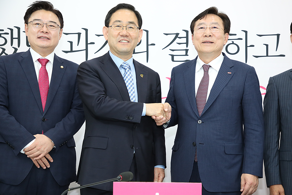 제목 노출 영역입니다 이미지