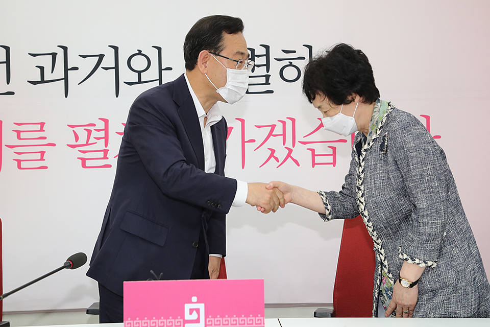 제목 노출 영역입니다 이미지