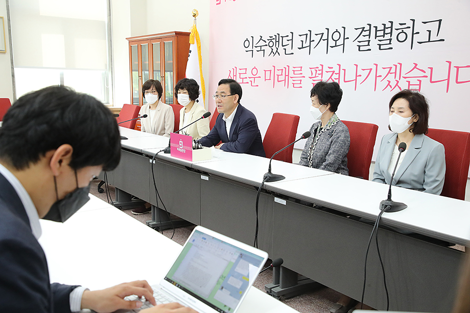 제목 노출 영역입니다 이미지