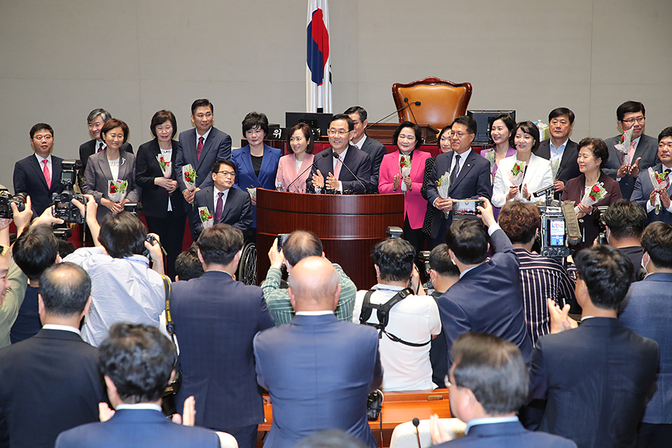 제목 노출 영역입니다 이미지