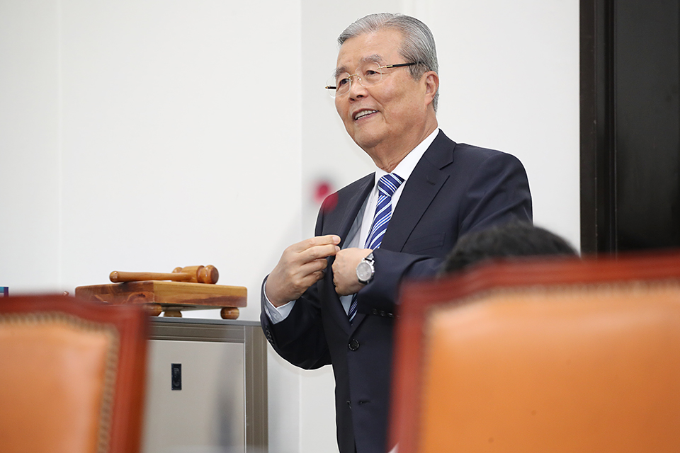 제목 노출 영역입니다 이미지