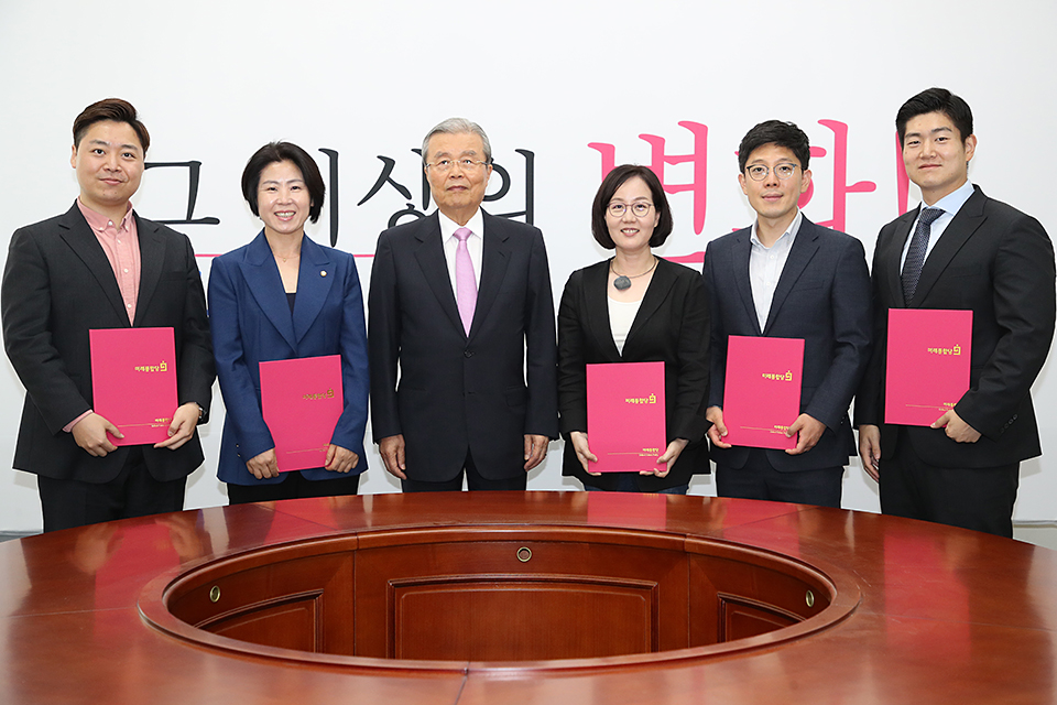 제목 노출 영역입니다 이미지