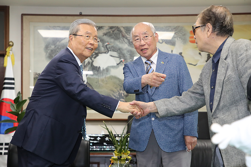 제목 노출 영역입니다 이미지