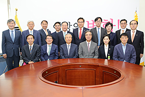 외교안보특별위원회 임명장 수여식 및 제2차 회의