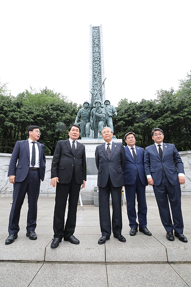 제목 노출 영역입니다 이미지
