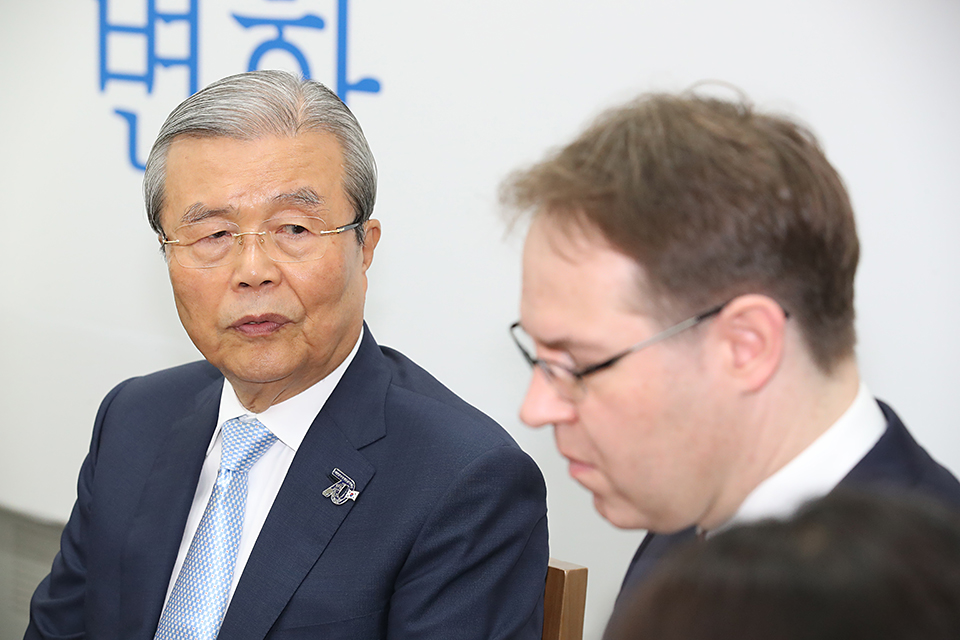 제목 노출 영역입니다 이미지