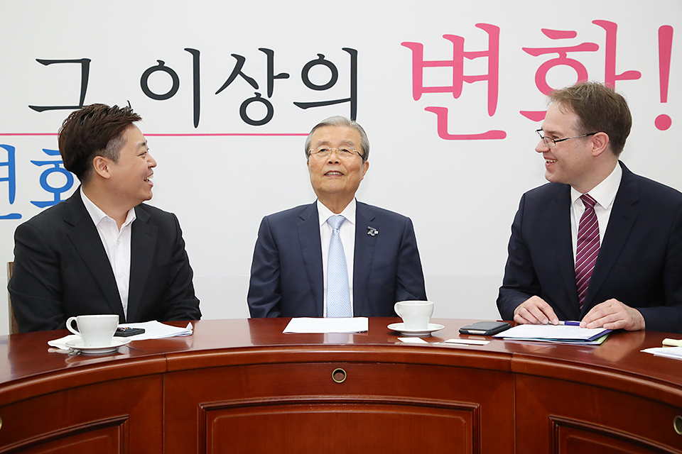 제목 노출 영역입니다 이미지