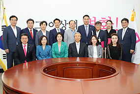 저출생대책특별위원회 위원 임명장 수여식 및 제1차 회의