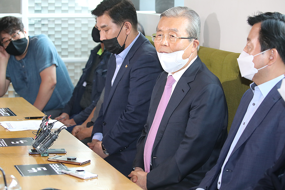 제목 노출 영역입니다 이미지