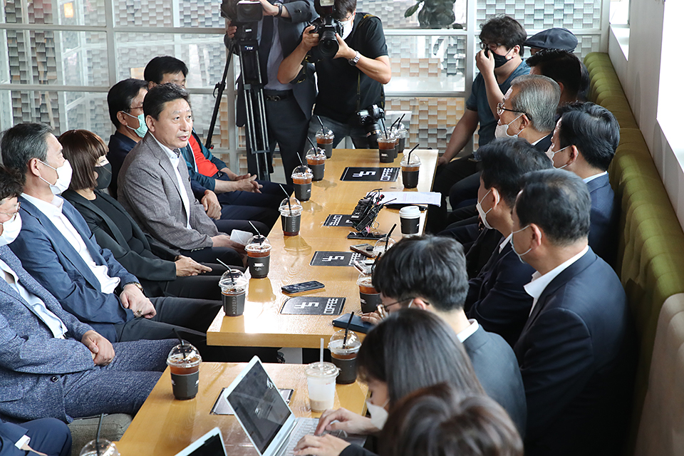 제목 노출 영역입니다 이미지