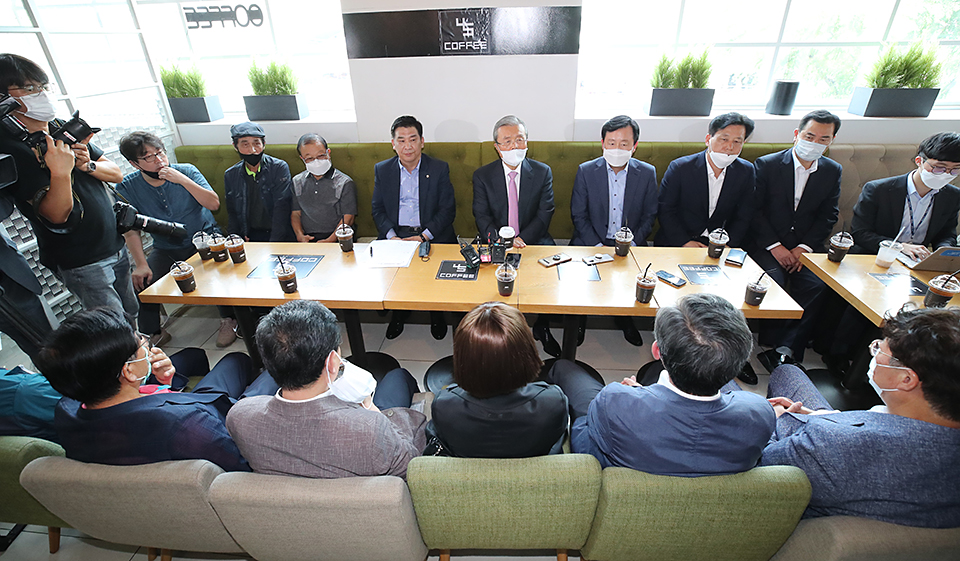 제목 노출 영역입니다 이미지