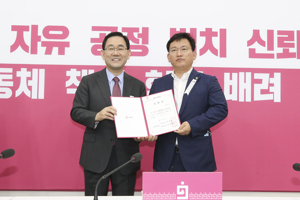 제목 노출 영역입니다 이미지