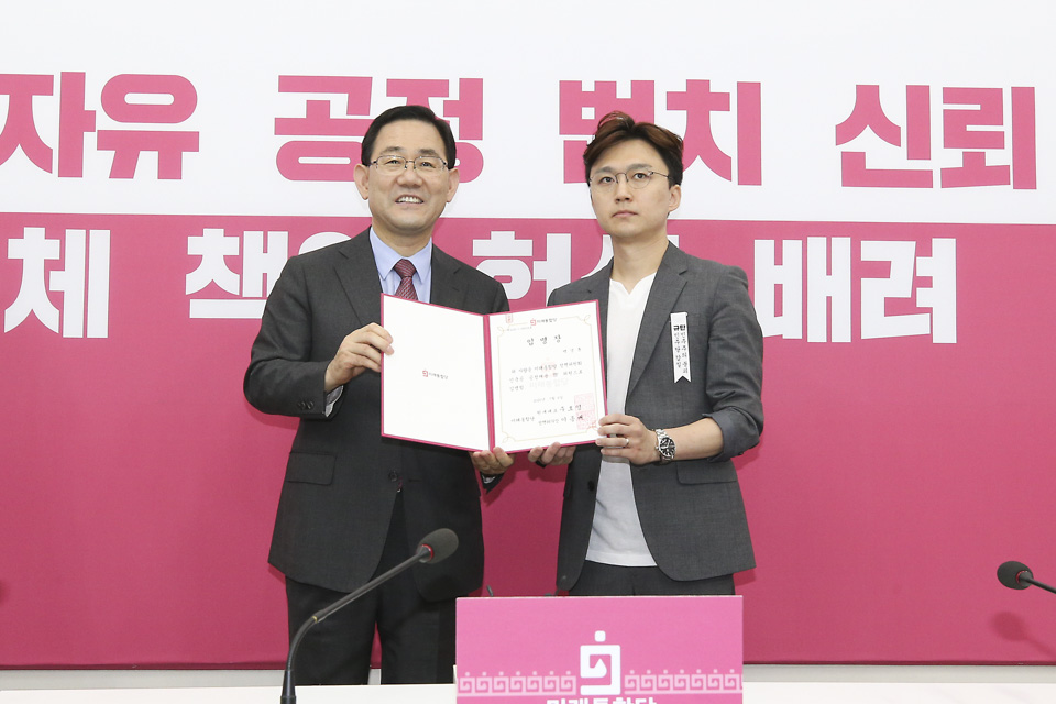 제목 노출 영역입니다 이미지