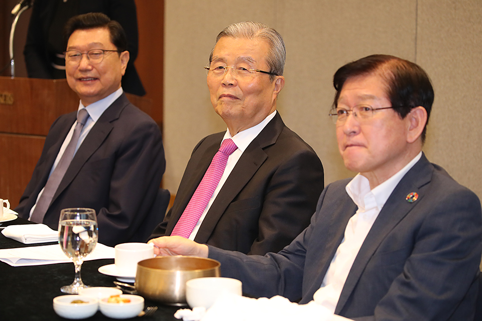 제목 노출 영역입니다 이미지