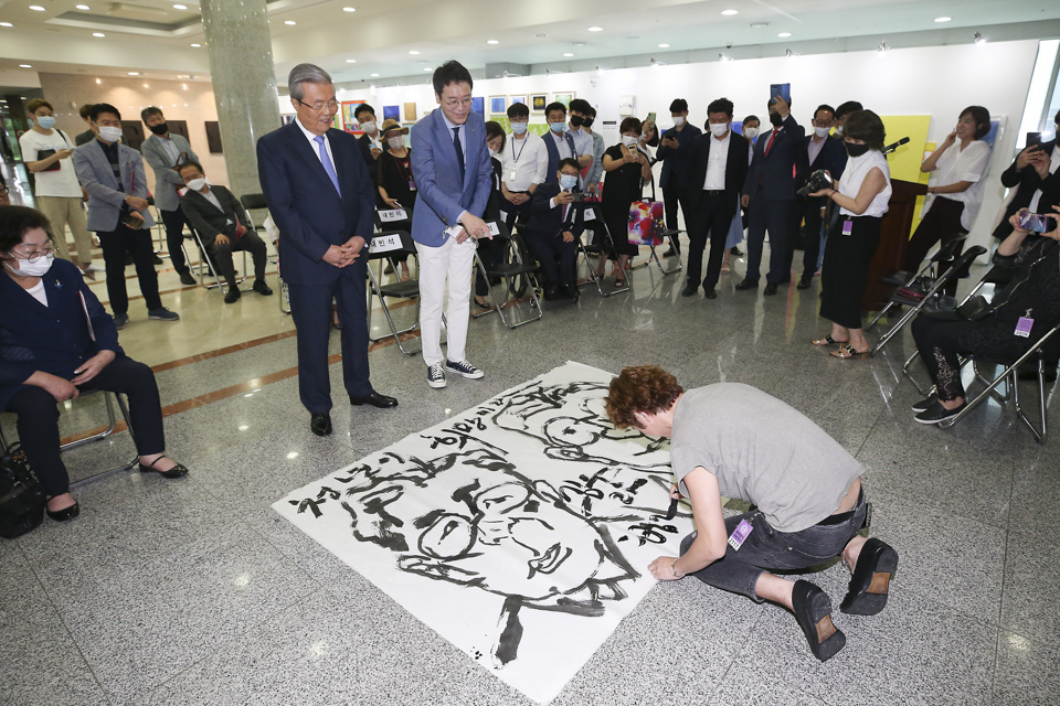제목 노출 영역입니다 이미지