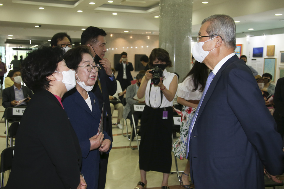 제목 노출 영역입니다 이미지