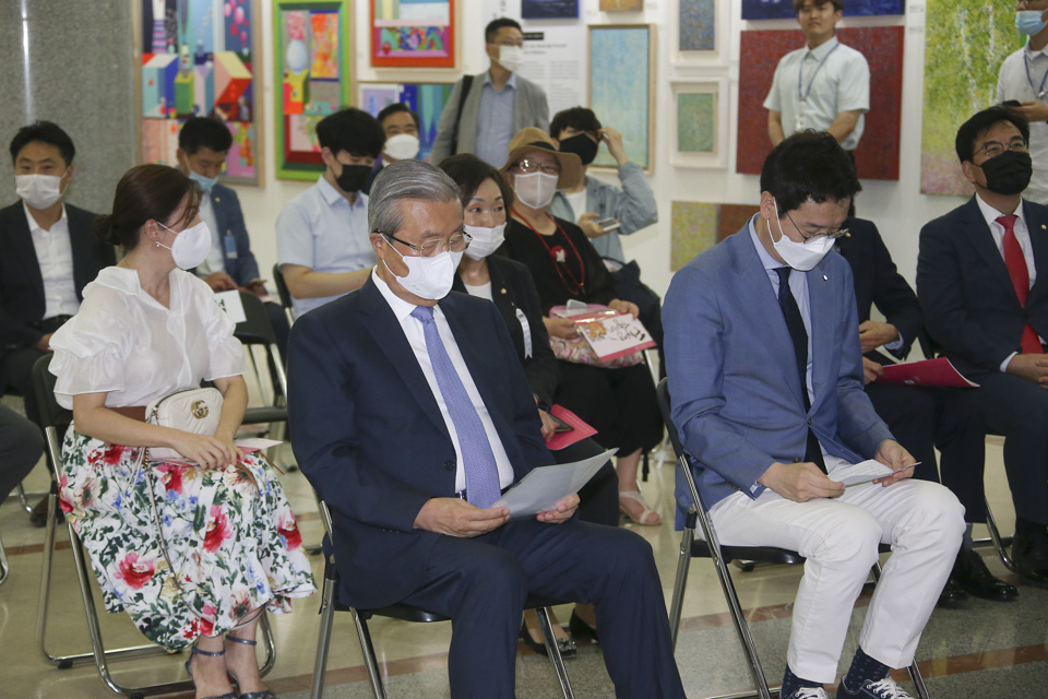 제목 노출 영역입니다 이미지