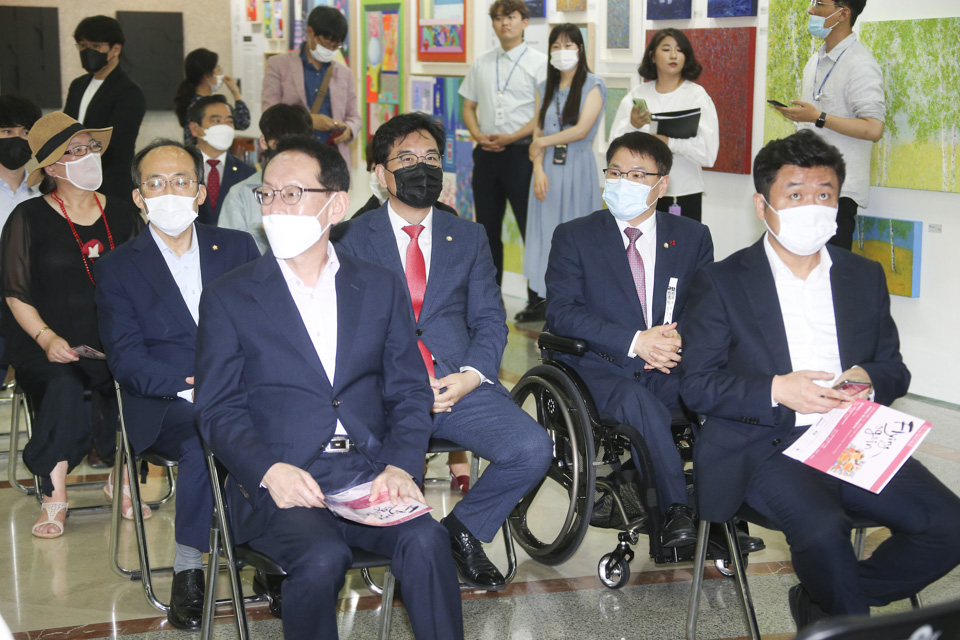 제목 노출 영역입니다 이미지
