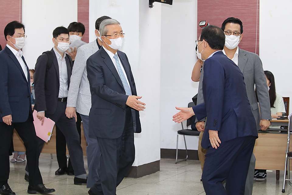 제목 노출 영역입니다 이미지