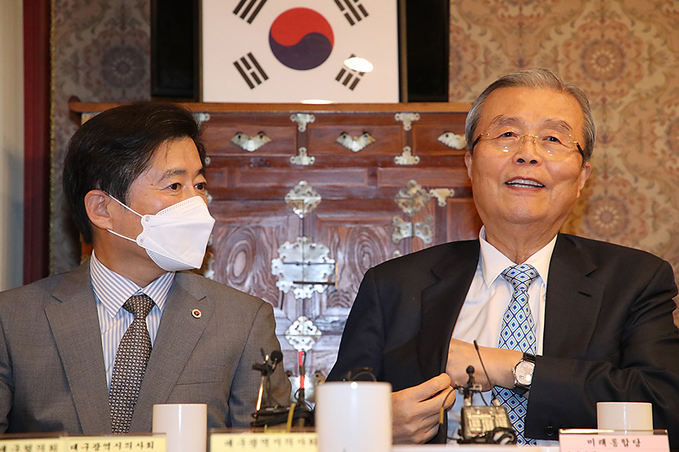 제목 노출 영역입니다 이미지