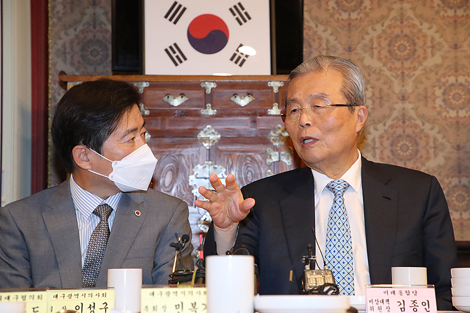 제목 노출 영역입니다 이미지