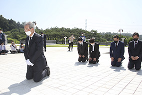 국립 5·18 민주묘지 참배